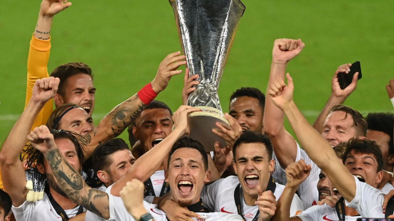 Futbola saldais ēdiens: "Sevilla" pārspēj "Inter" un atkal triumfē Eiropas līgā
