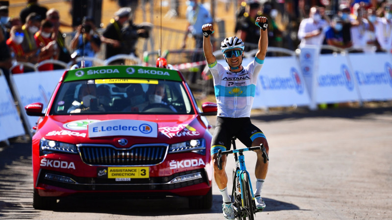 Kazahstānas čempions Lucenko neapturams "Tour de France" atrāvienā, Skujiņš 89. vietā