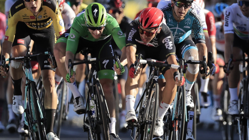 Kritienu "Tour de France" piedzīvo arī Neilands, Sagans tiek sodīts par grūstīšanos