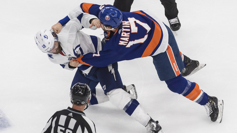 "Islanders" izrauj pirmo uzvaru konferences finālā, komandas izplūcas