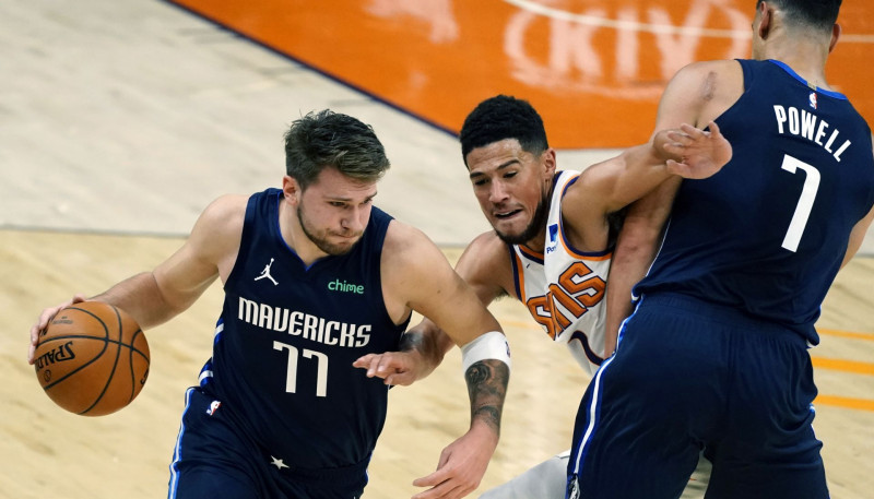 Dončičam 32 punkti, "Mavericks" sezonu sāk ar zaudējumu pret "Suns"