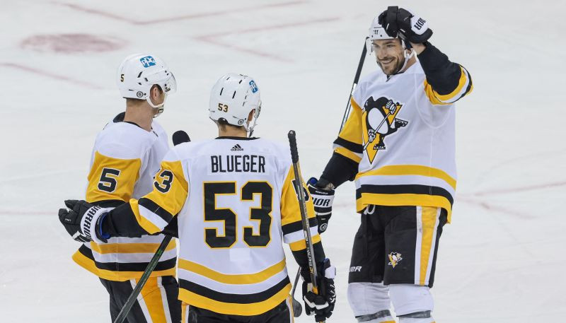 Bļugers atgriežas ar rezultatīvu piespēli, "Penguins" vēlreiz pārspēj "Devils"