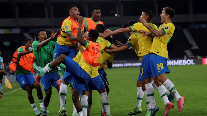 Kazemiru pēdējā minūtē izrauj Brazīlijas uzvaru, Ekvadora un Peru punktus dala