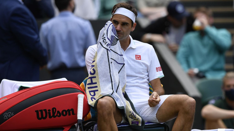Federers Vimbldonā pirmoreiz setā zaudē ar 0:6, cieš sakāvi pret Hurkaču