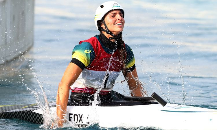 Kanoe sievietēm pirmo zeltu karjerā izcīna titulētā austrāliete Foksa