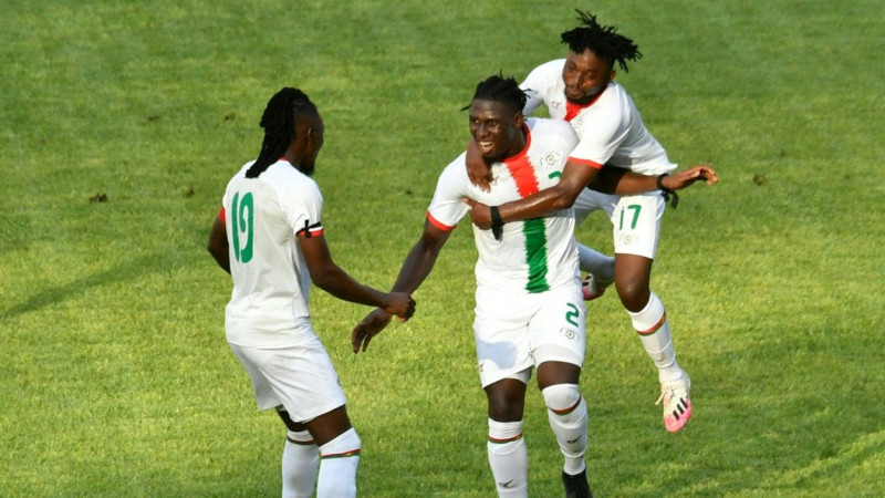 Āfrikas čempione Alžīrija neuzvar Burkinafaso, Manē turpina vārtu sēriju