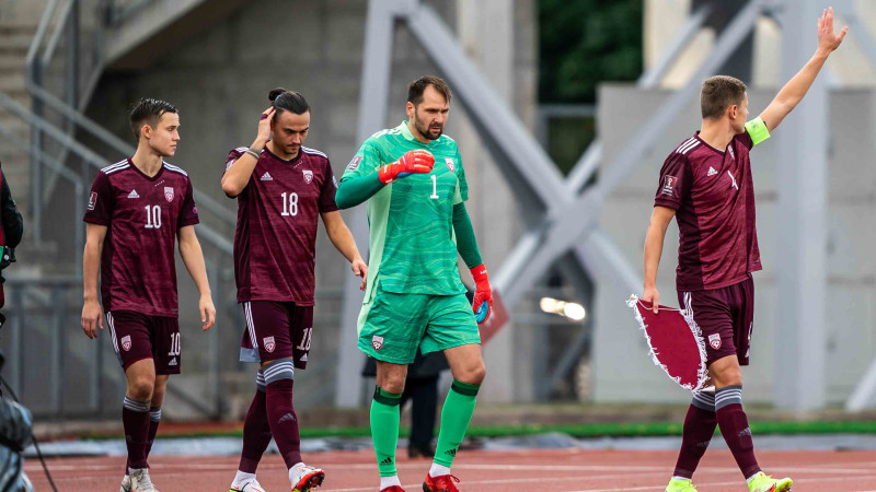 Latvijas izlasē Covid-19 vakcinēti vai pārslimojuši ir tikai puse futbolistu