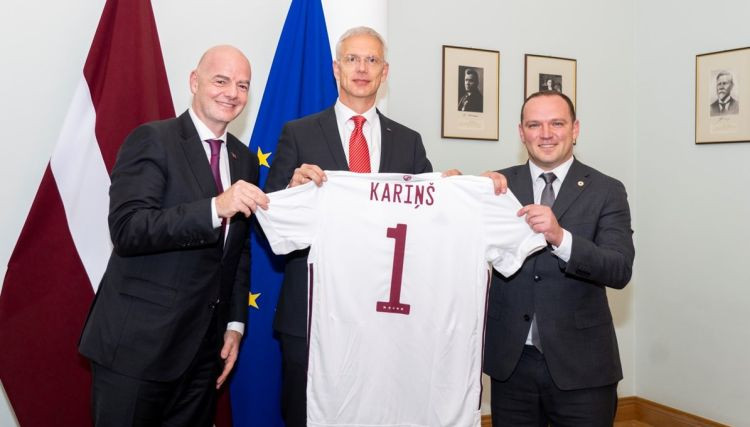 FIFA prezidents ticies ar Latvijas ministru prezidentu un sestdien apmeklēs Virslīgas maču