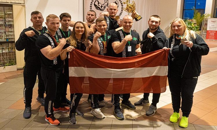 Latvijai vairākas medaļas un uzvaras Eiropas čempionātā armvrestlingā
