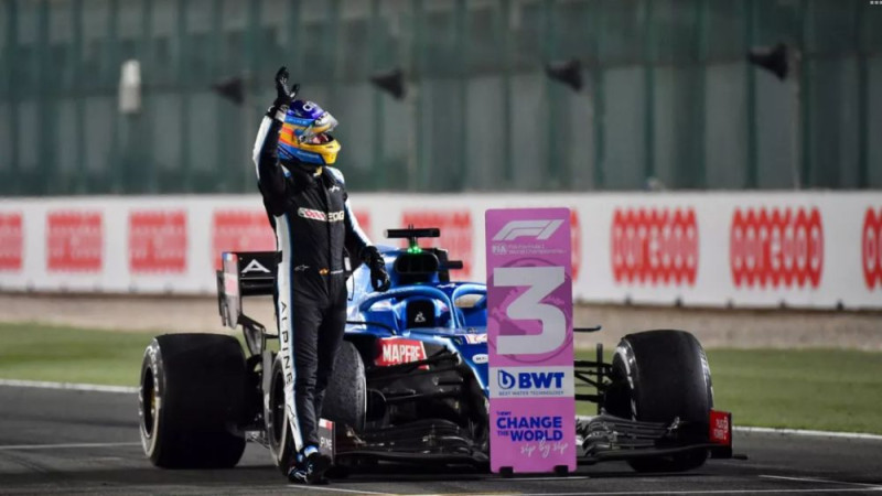 Alonso: "Mans mērķis bija pirmā apļa laikā apdzīt Hamiltonu"