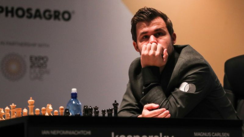 Pasaules šaha čempionāta pirmajā partijā starp Ņepomņaščiju un Karlsenu neizšķirts