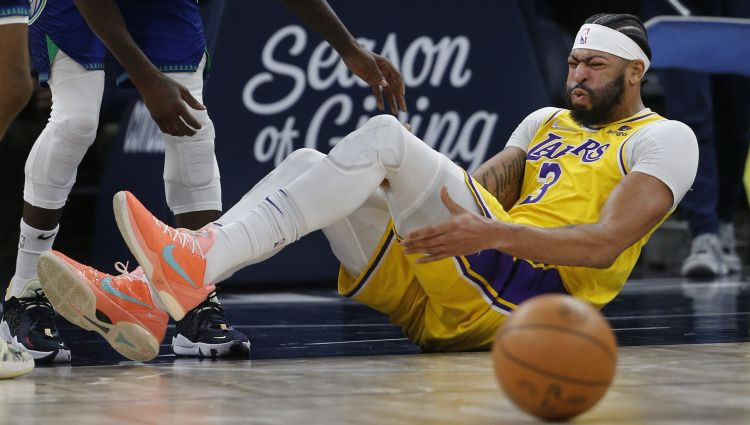 "Lakers'' sastāva likstas turpinās: Deiviss spiests izlaist vismaz četras nedēļas