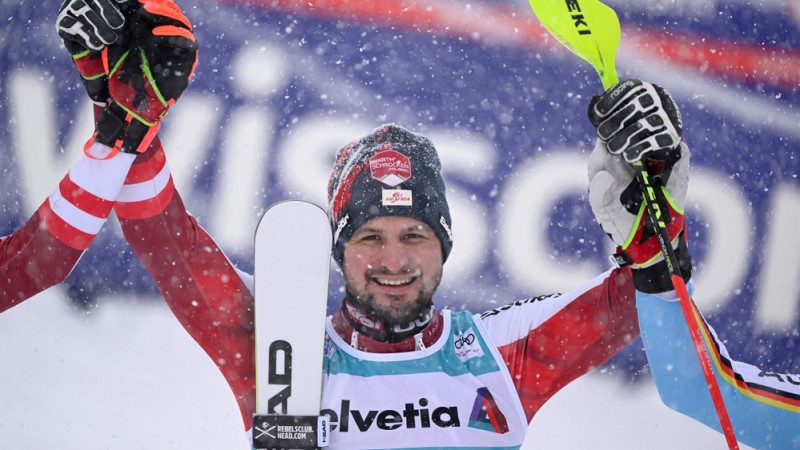 Adelbodenas slalomā pārsteigumu sarūpē Austrijas kalnu slēpotājs, tiekot pie pirmās uzvaras karjerā