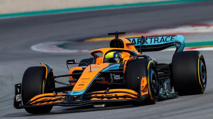 "McLaren" pilots Noriss ātrākais F1 testu pirmajā dienā