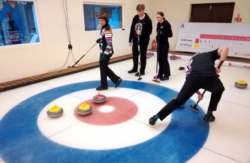 SK OB/Vondas junioru komanda dosies aizstāvēt Latvijas jaukto komandu kērlinga čempionu titulu