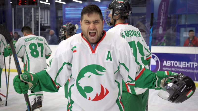 Irānas hokejisti sagrauj Kuveitu, tuvojoties medaļām savā debijas PČ