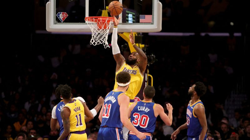 Lebrons ar 56+10 kaldina "Lakers" uzvaru pret Goldensteitu
