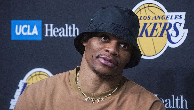 ''Lakers'' plāno aizmainīt Vestbruku, taču nevēlas pretī saņemt Ņujorkas līderi Rendlu