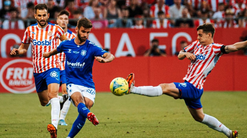 "Tenerife" Spānijas "La Liga" pirmajā pārspēlē iztur "Girona" spiedienu