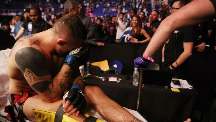 Londonas UFC galvenajā cīņā mājiniekam Espinolam traks savainojums jau 15. sekundē