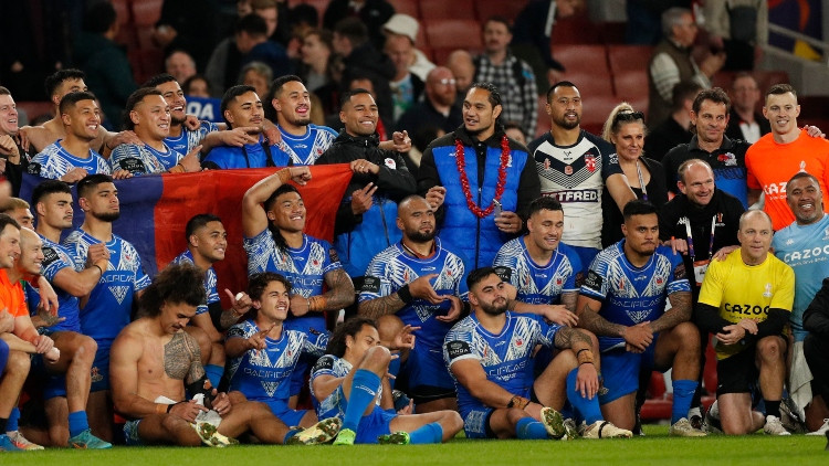 Samoa sabojā regbija svētkus Anglijā – uzvar pagarinājumā, finālā tiksies ar Austrāliju