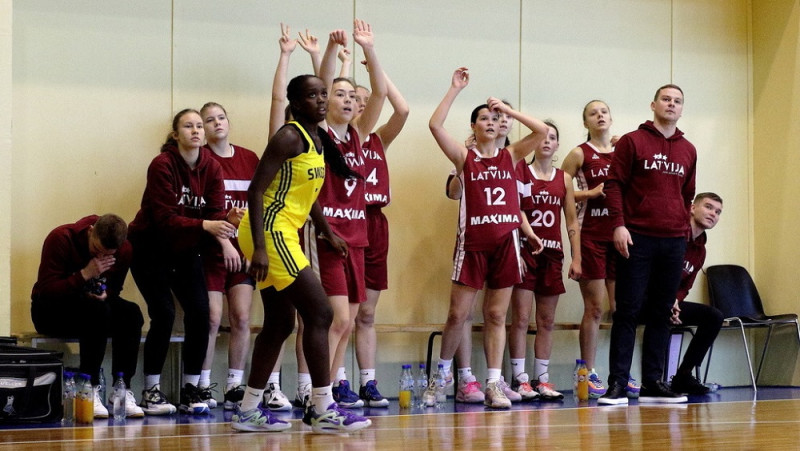 Latvijas U16 meitenēm 35 rezultatīvas piespēles uzvarā pār Lietuvu