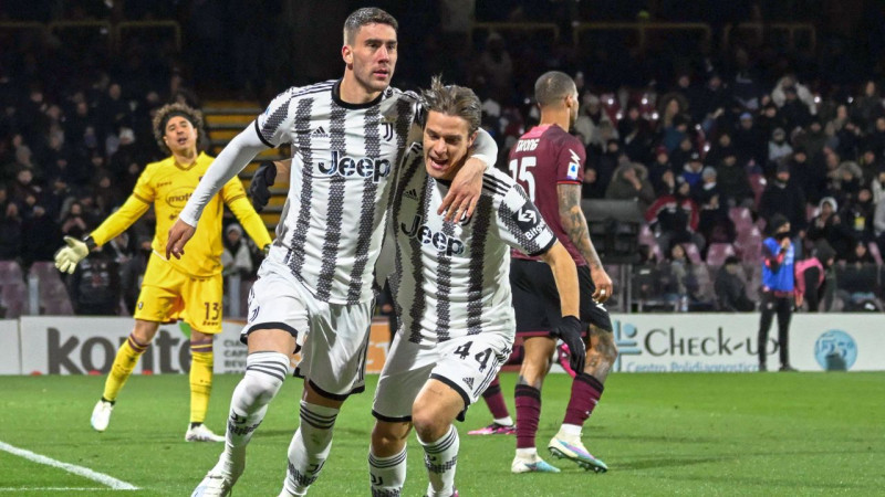 Serbi Vlahovičs un Kostičs nokārto "Juventus" otro uzvaru pēc kārtas