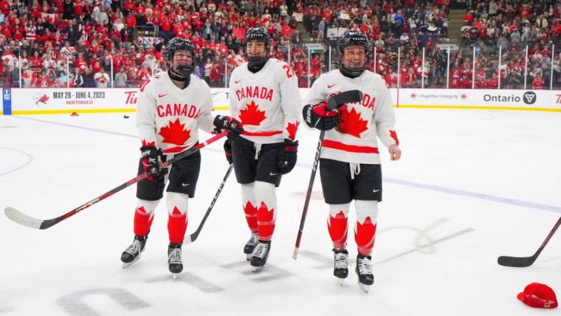Filjē nopelna hat-trick, PČ pusfinālā Kanāda spēles otrajā daļā nolauž Šveici