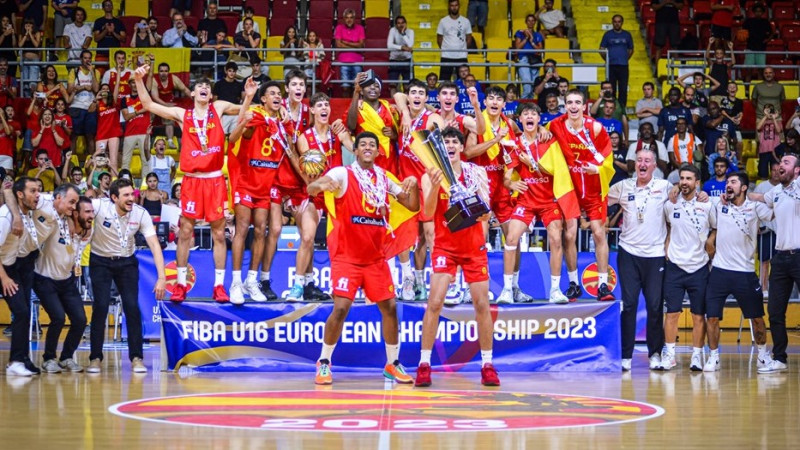 Spānijas basketbolisti sesto reizi triumfē Eiropas meistarsacīkstēs kadetiem