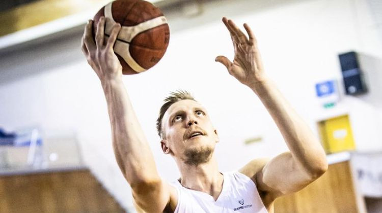 Mejeris Rumānijas basketbolā debitē ar uzvaru kausa spēlē