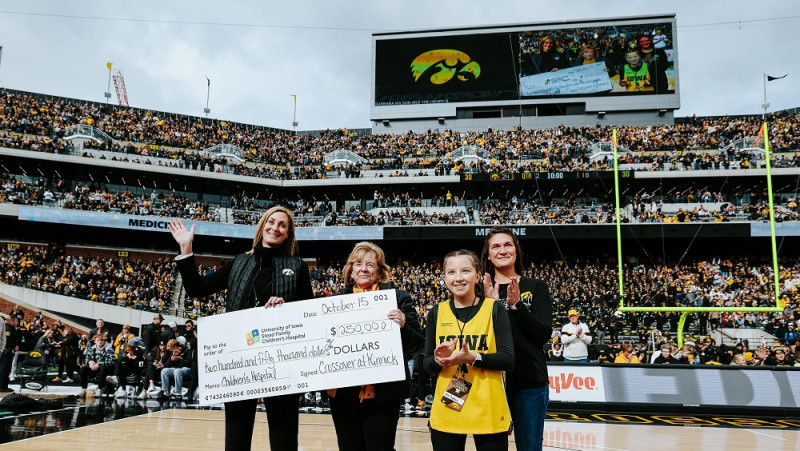 55 646 skatītāji: "Iowa" sasniedz sieviešu basketbola apmeklējuma rekordu