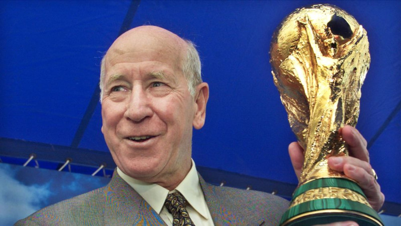 Mirusi Anglijas futbola leģenda un Pasaules kausa ieguvējs Bobijs Čārltons