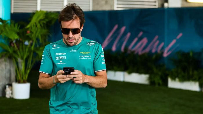 Alonso tuvākajā laikā izlems, vai turpināt F1 pilota karjeru
