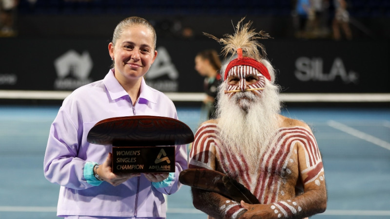 Ostapenko pārliecinoši triumfē Austrālijas "WTA 500", izcīnot septīto titulu