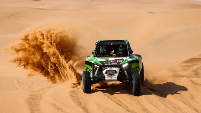 No Dakaras rallija diskvalificē "Challenger" klases līderu ekipāžu