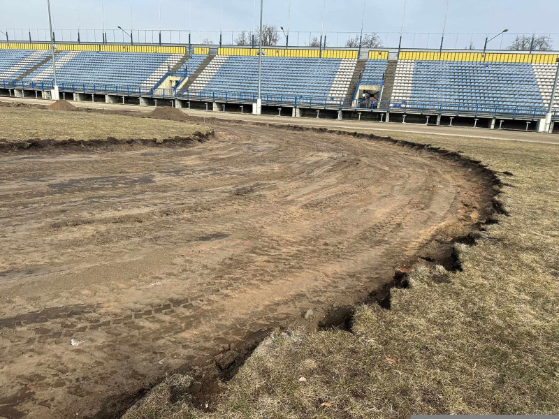 Daugavpils "Lokomotīves" stadionā top mazais spīdveja treks