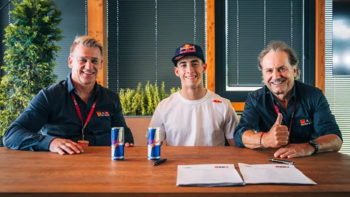 "MotoGP" jaunais talants Akosta paraksta līgumu ar KTM komandu