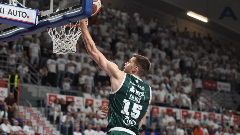 Siliņš būtiski palīdz "Legia" pusfinālu sākt ar uzvaru