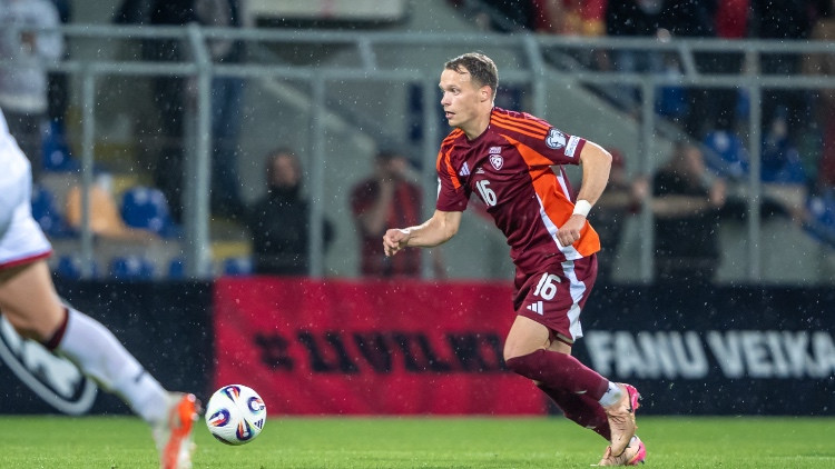 Latvijas izlases futbolists Jaunzems paraksta līgumu līdz 2027. gadam