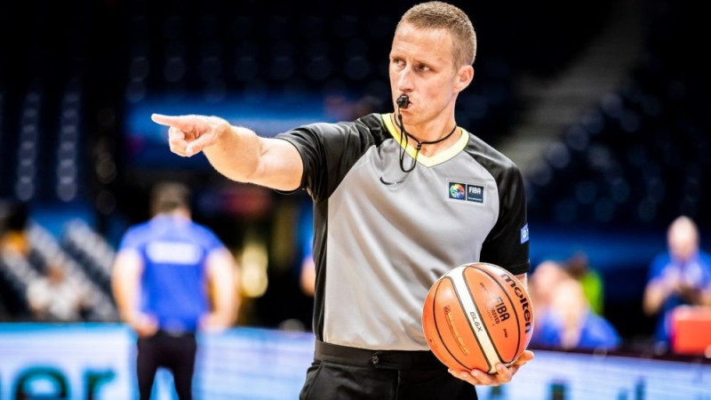 "EuroBasket 2025" apkalpos trīs latviešu tiesneši