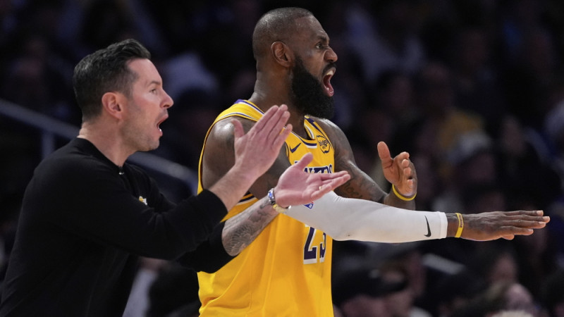 "Lakers" tikai pēc vienas sezonas pagarina līgumu ar galveno treneri Rediku