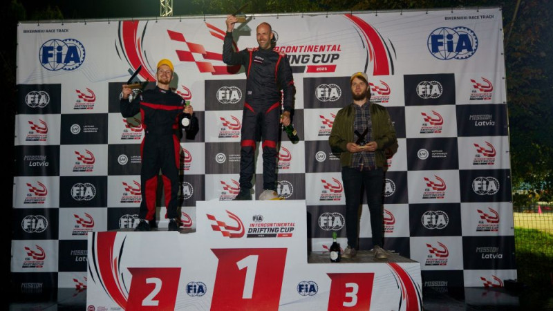 Biķernieku trases stadionā drifta finālcīņas aizvadījuši "Street" klašu braucēji