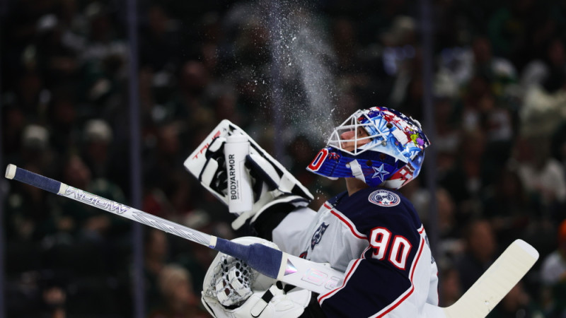 Merzļikins NHL sezonā debitē ar 48 atvairītiem metieniem, Šilovam turpinājums ne tik spožs