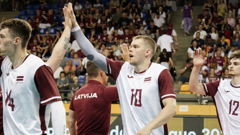 Dzenis pēc fiasko Grieķijā maina aģentu un pošas uz Itāliju