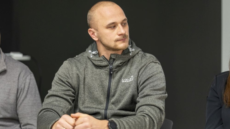 Cipulis par jaunajām kamanām, pilotiem un sportistu fizisko sagatavotību