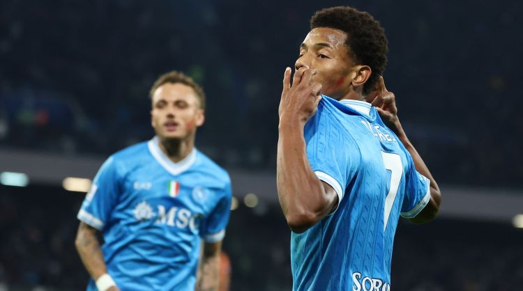 Čempione "Napoli" pirmajā puslaikā izdemolē "Atalanta", "Juventus" klūp tālsitienu spēlē