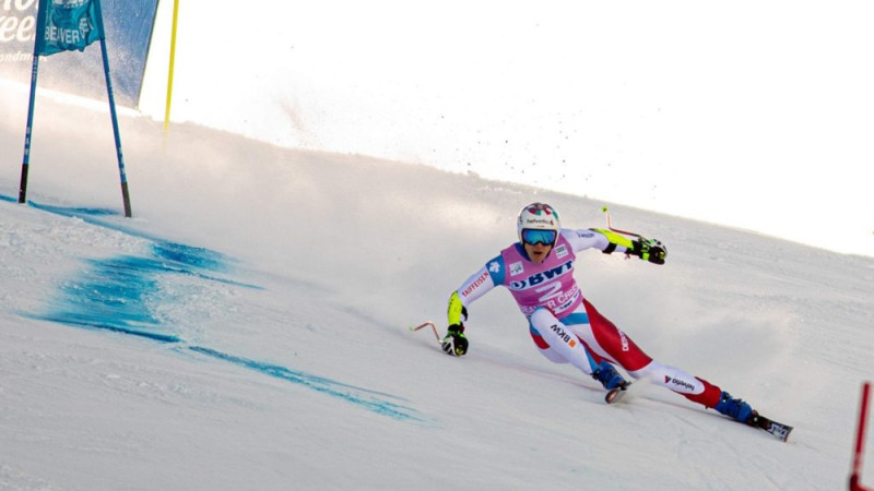 Šīs disciplīnas un kopvērtējuma Kristāla globusa ieguvējs uzvar sezonas pirmajā nobraucienā