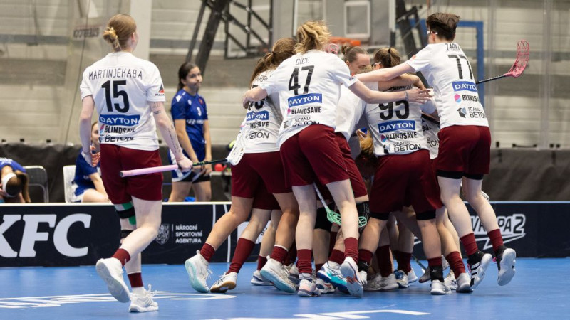 Turnīra noslēdzošajā dienā florbolistes cīņā par labāko vietu desmitgadē