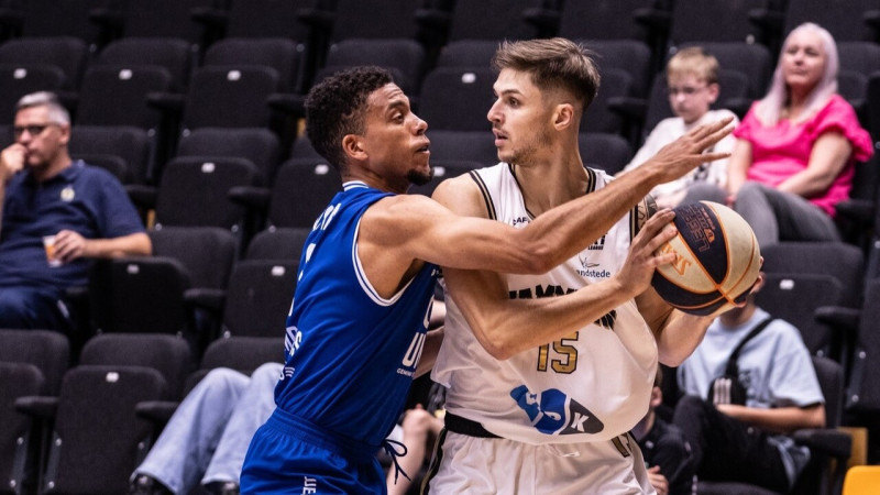 Dubults nonāk brīvo spēlētāju sarakstā