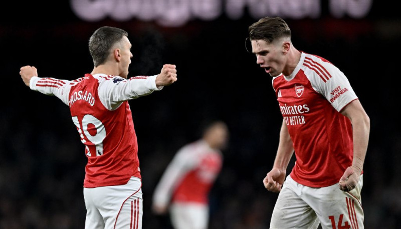 "Arsenal" pārtrauc vēsturisko "Aston Villa" sēriju, "United" vāja pret "Wolves"